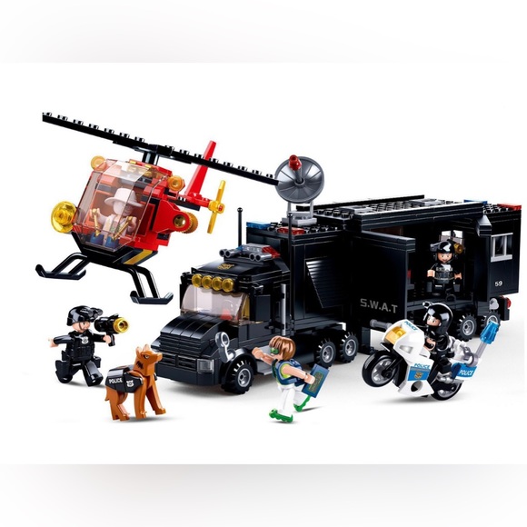 ⭐️ Host Pick ⭐️ BNIB Playday Police Command Truck 540 piece - Picture 2 of 4